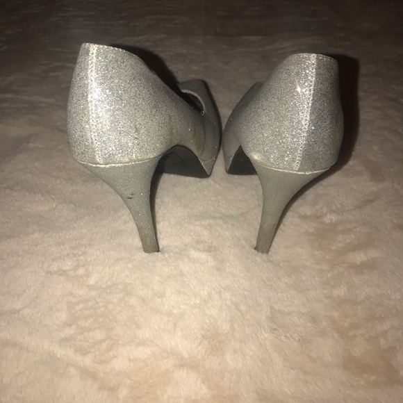 ❤️(5/$8) Sparkly Glitter High Heel Pumps - Picture 4 of 9